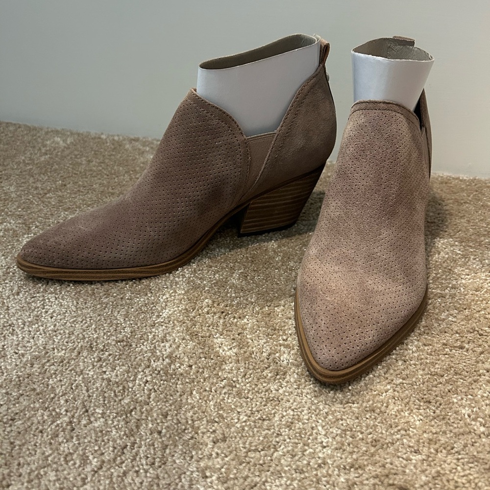 Marc Fisher LTD Dalar Perfotated  Suede Ankle Boots Size 7